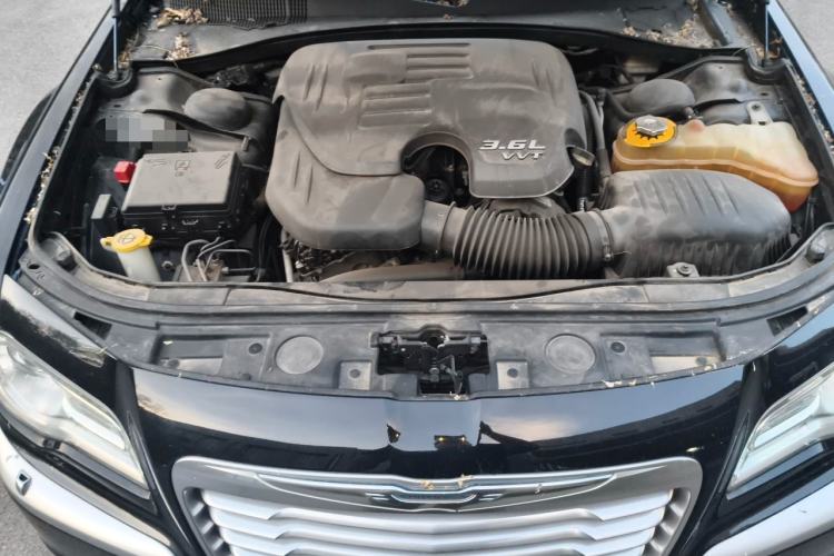 Used Chrysler 300C 2013 3.6L Premium Edition Engine Bay