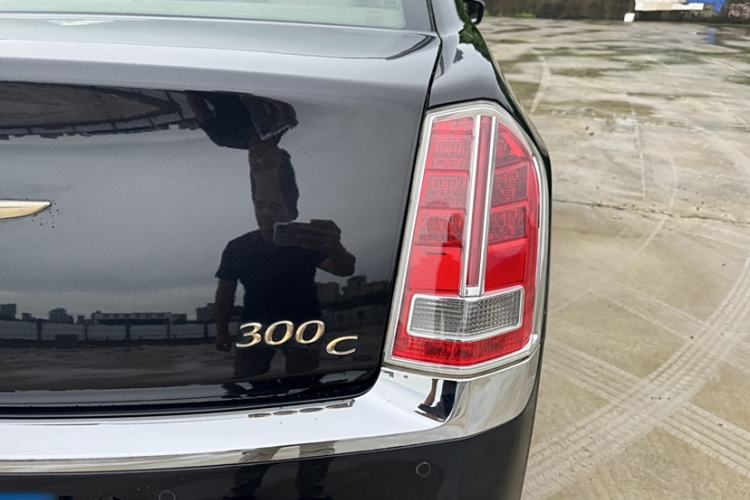 Used Chrysler 300C 2013 3.6L Luxury Edition Exterior 1