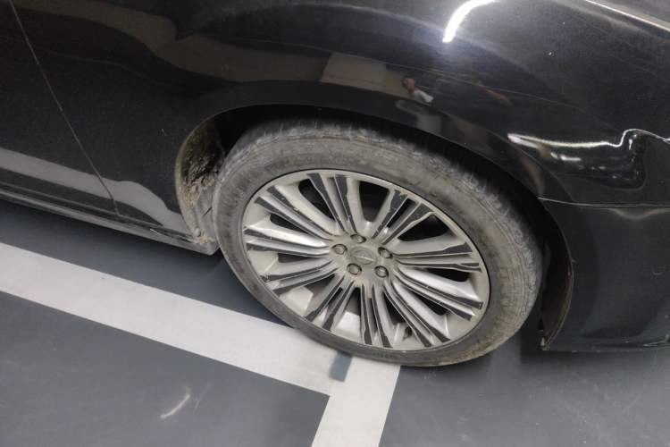 Used Chrysler 300C 2013 3.6L Luxury Edition Exterior 1