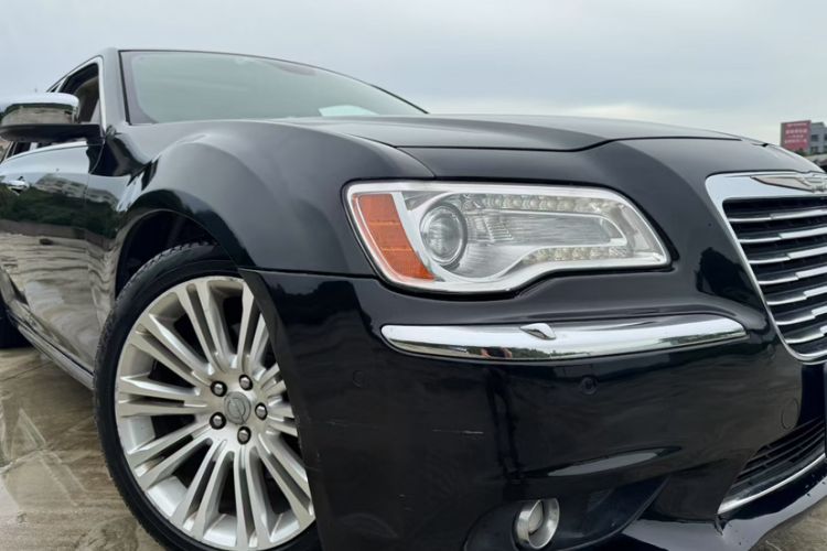 Used Chrysler 300C 2013 3.6L Luxury Edition Exterior 3