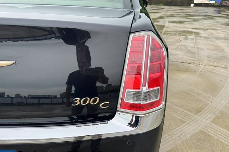 Used Chrysler 300C 2013 3.6L Luxury Edition Exterior 4