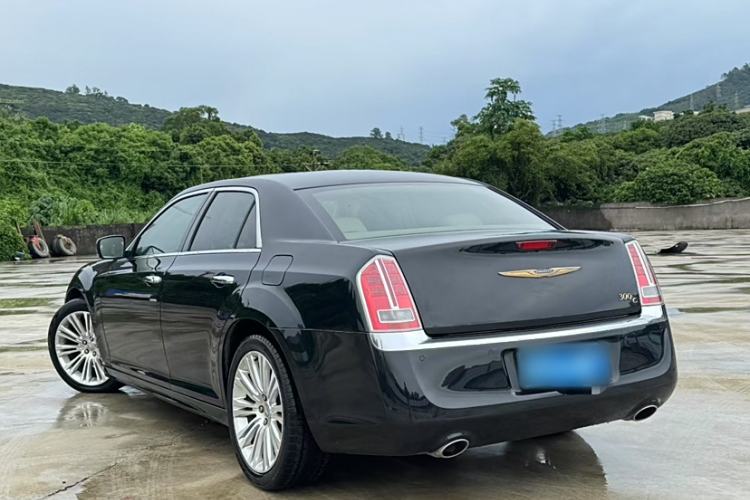 Used Chrysler 300C 2013 3.6L Luxury Edition Exterior 7