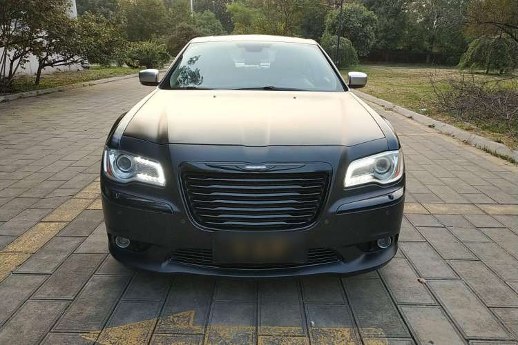 Used Chrysler 300C 2013 3.6L Premium Edition Front