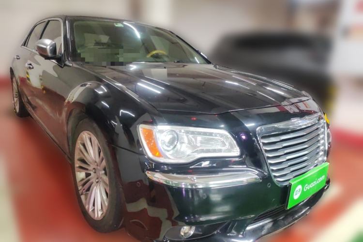 Used Chrysler 300C 2013 3.6L Luxury Edition Front Right 45 Deg