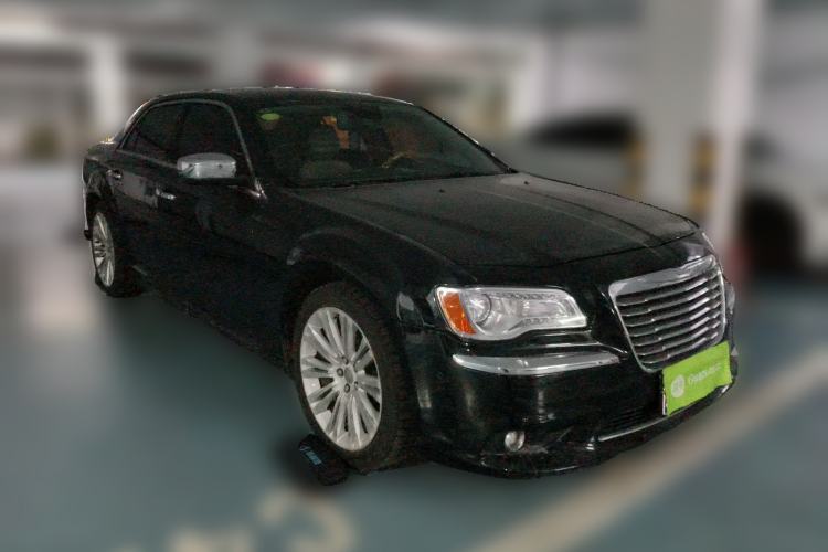 Used Chrysler 300C 2013 3.6L Luxury Edition Front Right 45 Deg