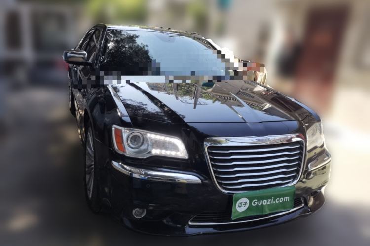 Used Chrysler 300C 2013 3.6L Luxury Edition Front Right 45 Deg