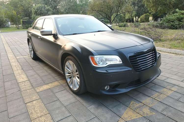 Used Chrysler 300C 2013 3.6L Premium Edition Front Right 45 Deg
