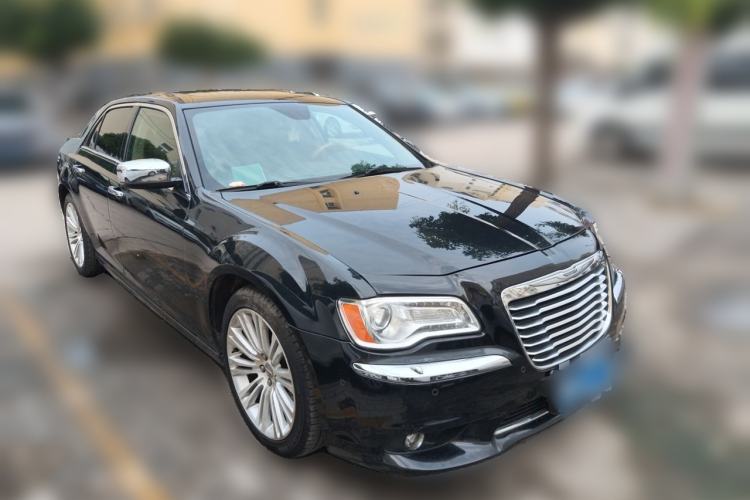 Used Chrysler 300C 2013 3.6L Luxury Edition Front Right 45 Deg