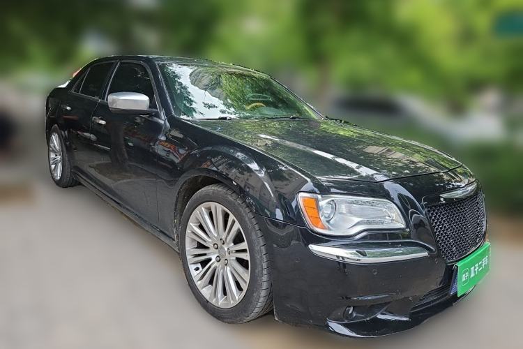 Used Chrysler 300C 2013 3.6L Luxury Edition Front Right 45 Deg