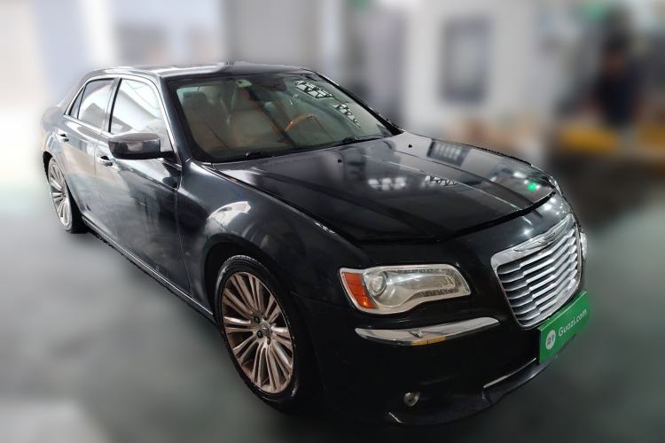 Used Chrysler 300C 2013 3.6L Luxury Edition Front Right 45 Deg