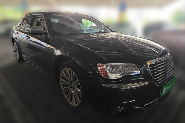 Used Chrysler 300C 2013 3.6L Luxury Edition Front Right 45 Deg