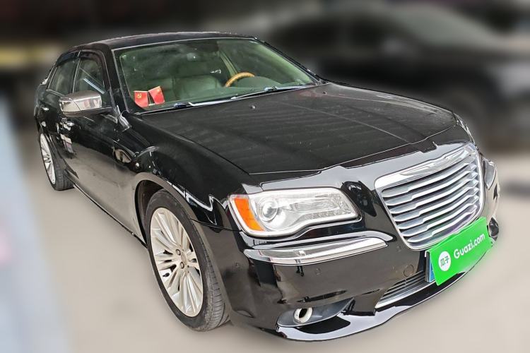 Used Chrysler 300C 2013 3.6L Luxury Edition Front Right 45 Deg