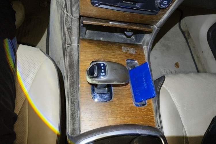 Used Chrysler 300C 2013 3.6L Prestige Edition Gear Lever