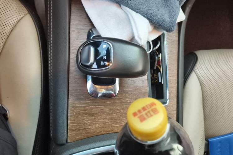 Used Chrysler 300C 2013 3.6L Premium Edition Gear Lever