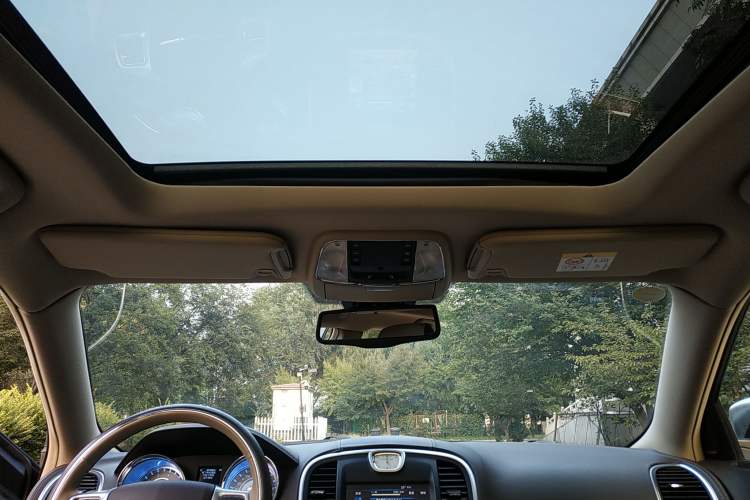 Used Chrysler 300C 2013 3.6L Premium Edition Headliner