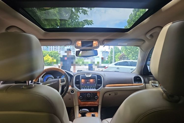 Used Chrysler 300C 2013 3.6L Luxury Edition Headliner