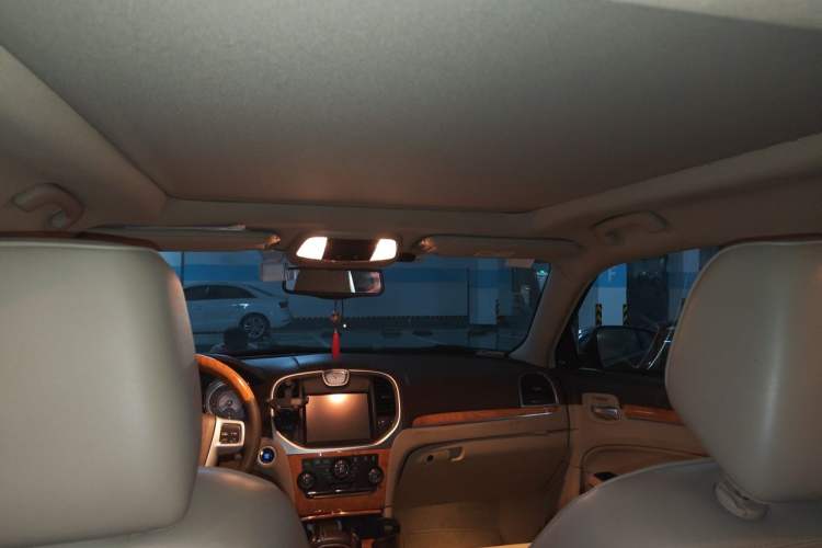 Used Chrysler 300C 2013 3.6L Luxury Edition Headliner