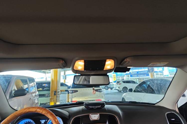 Used Chrysler 300C 2013 3.6L Luxury Edition Headliner