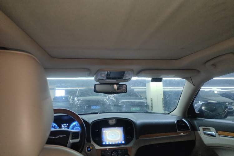Used Chrysler 300C 2013 3.6L Luxury Edition Headliner