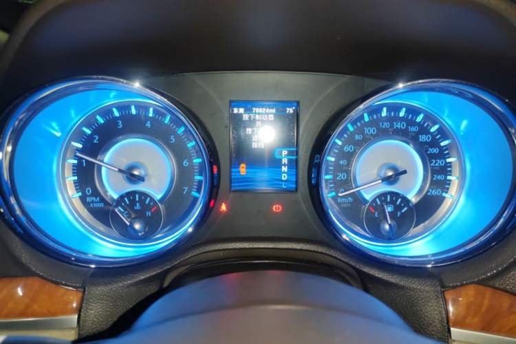 Used Chrysler 300C 2013 3.6L Luxury Edition Instrument Cluster