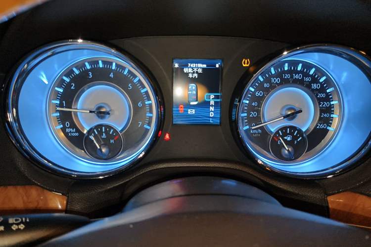 Used Chrysler 300C 2013 3.6L Luxury Edition Instrument Cluster