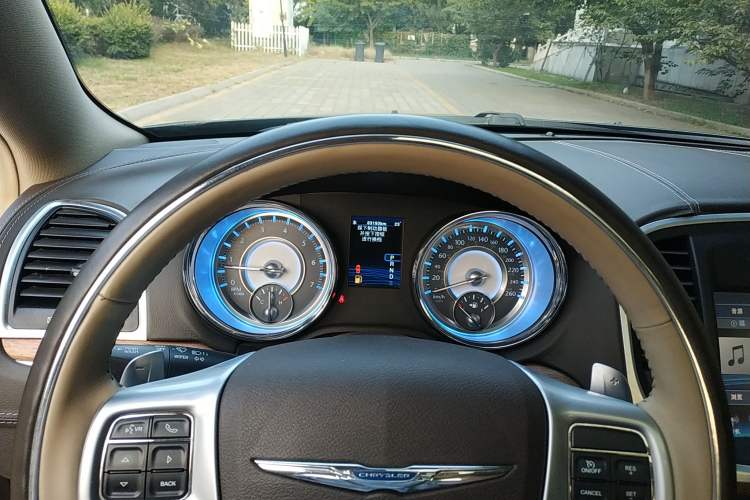 Used Chrysler 300C 2013 3.6L Premium Edition Instrument Cluster