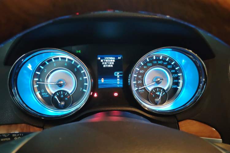 Used Chrysler 300C 2013 3.6L Luxury Edition Instrument Cluster