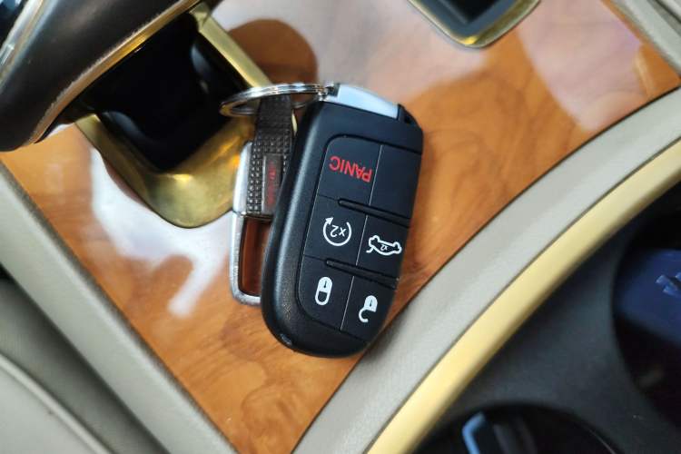 Used Chrysler 300C 2013 3.6L Luxury Edition Interior 1