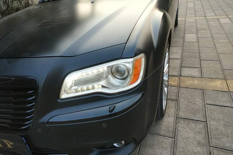 Used Chrysler 300C 2013 3.6L Premium Edition Left Front Headlight