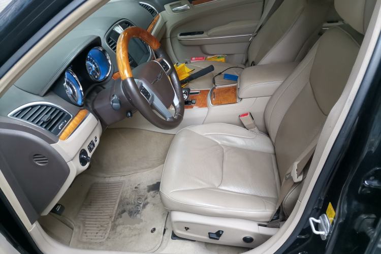 Used Chrysler 300C 2013 3.6L Luxury Edition Left Front Seat