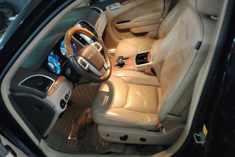 Used Chrysler 300C 2013 3.6L Luxury Edition Left Front Seat