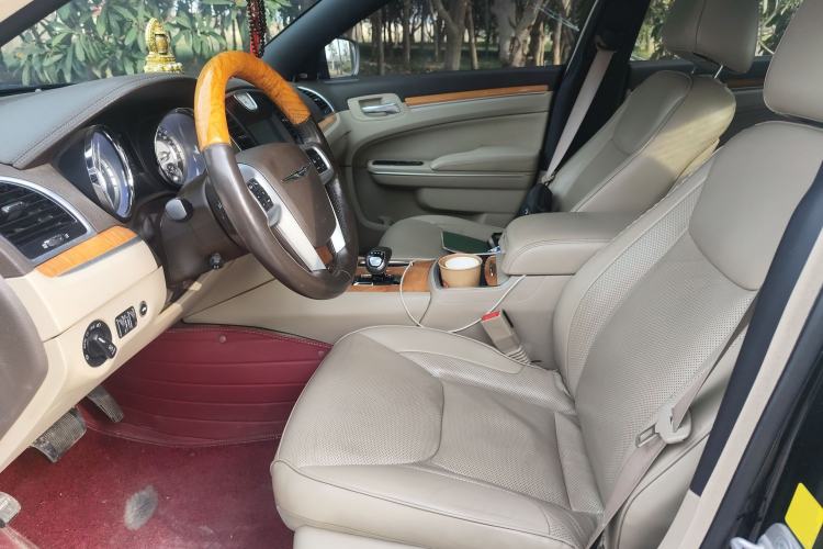 Used Chrysler 300C 2013 3.6L Luxury Edition Left Front Seat