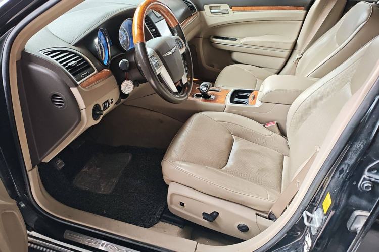 Used Chrysler 300C 2013 3.6L Luxury Edition Left Front Seat