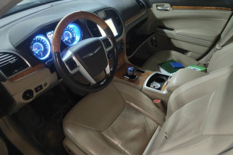 Used Chrysler 300C 2013 3.6L Luxury Edition Left Front Seat