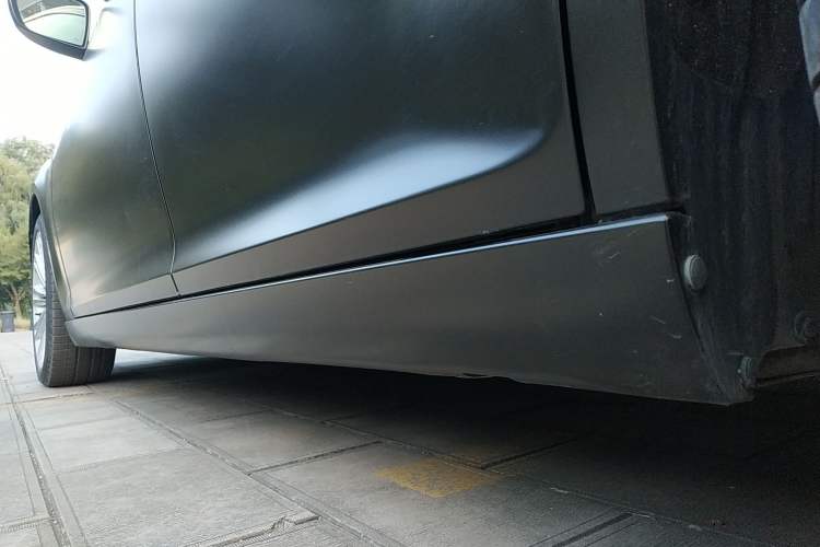Used Chrysler 300C 2013 3.6L Premium Edition Left Side Sill