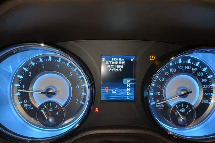 Used Chrysler 300C 2013 3.6L Luxury Edition Odometer Close Up