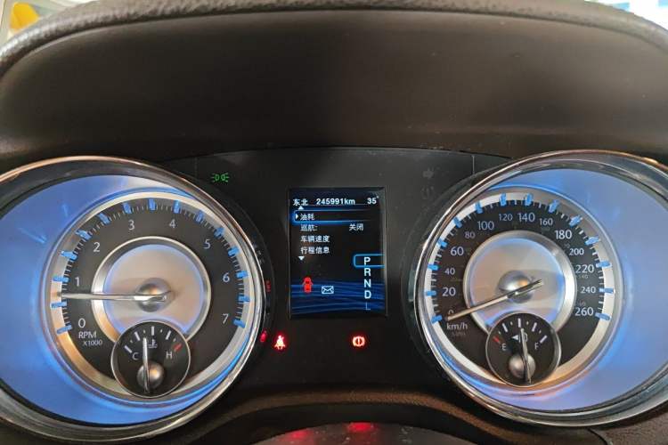 Used Chrysler 300C 2013 3.6L Luxury Edition Odometer Close Up