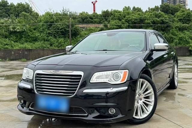 Used Chrysler 300C 2013 3.6L Luxury Edition