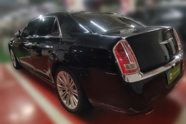 Used Chrysler 300C 2013 3.6L Luxury Edition Rear Left 45 Deg