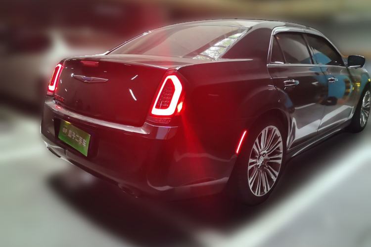 Used Chrysler 300C 2013 3.6L Luxury Edition Rear Right 45 Deg
