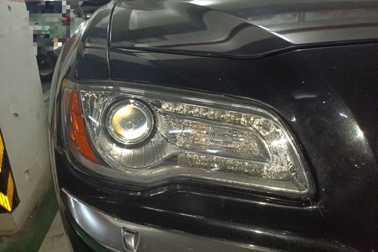 Used Chrysler 300C 2013 3.6L Premium Edition Right Front Headlight