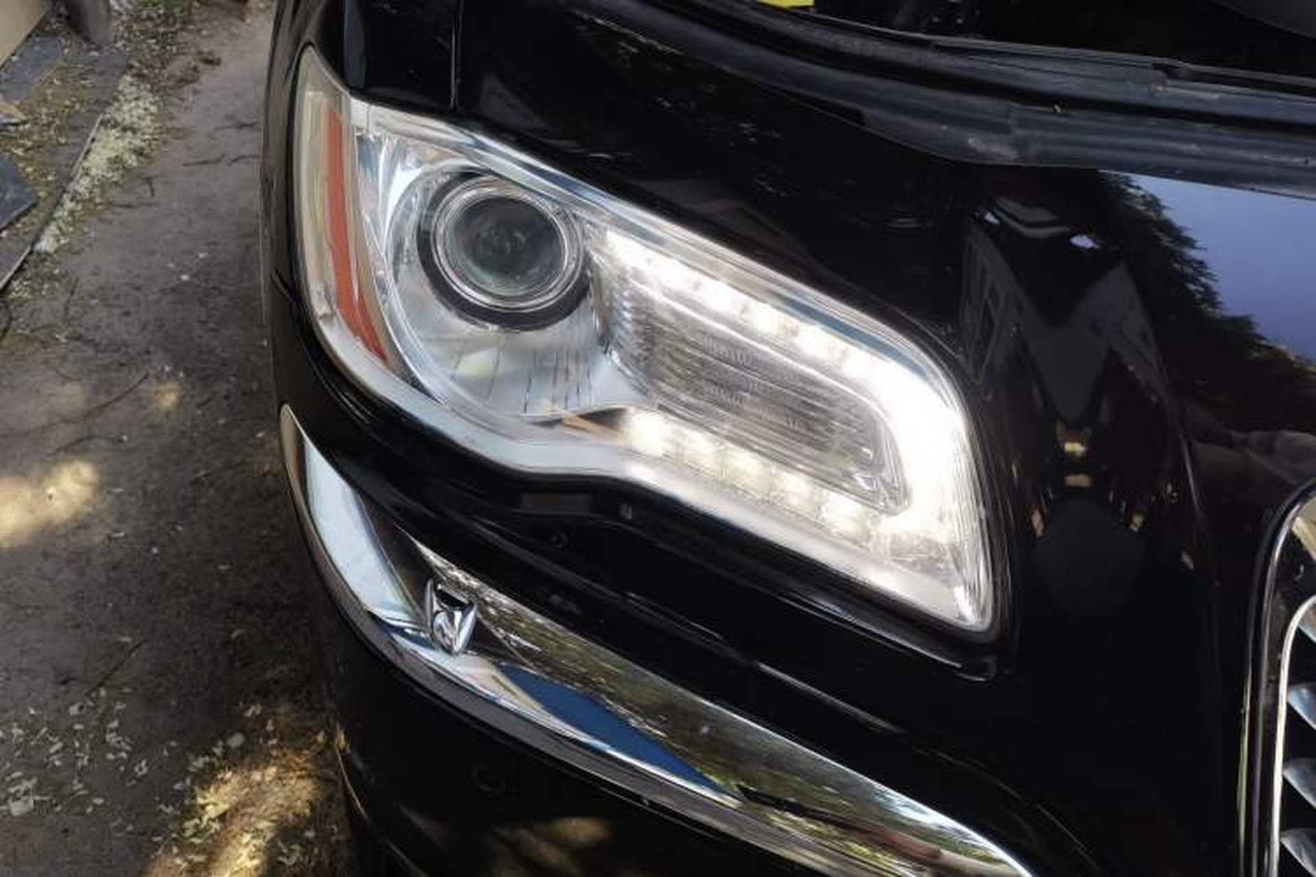 Used Chrysler 300C 2013 3.6L Luxury Edition Right Front Headlight