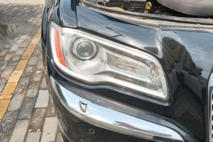Used Chrysler 300C 2013 3.6L Luxury Edition Right Front Headlight