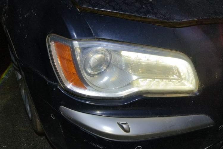Used Chrysler 300C 2013 3.6L Prestige Edition Right Front Headlight