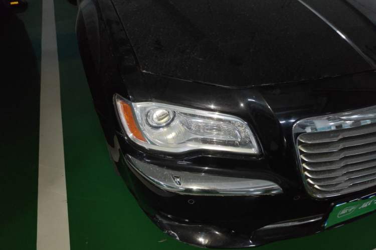Used Chrysler 300C 2013 3.6L Luxury Edition Right Front Headlight
