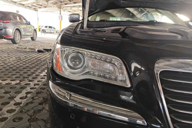 Used Chrysler 300C 2013 3.6L Luxury Edition Right Front Headlight
