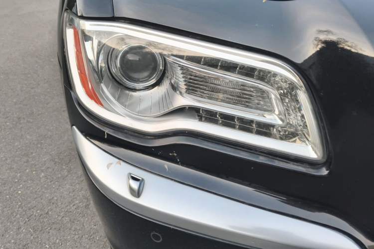 Used Chrysler 300C 2013 3.6L Premium Edition Right Front Headlight
