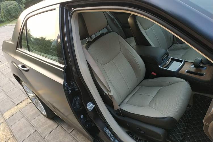 Used Chrysler 300C 2013 3.6L Premium Edition Right Front Seat