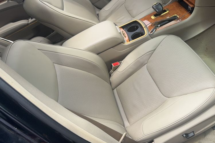 Used Chrysler 300C 2013 3.6L Luxury Edition Right Front Seat