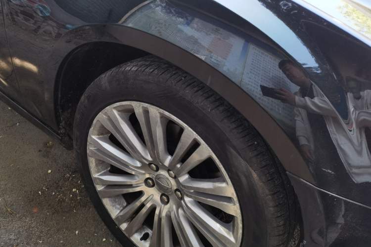 Used Chrysler 300C 2013 3.6L Luxury Edition Right Front Wheel Hub
